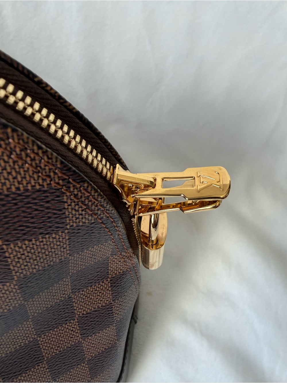 Louis Vuitton Alma PM in Damier Ebene - Picture 9 of 15